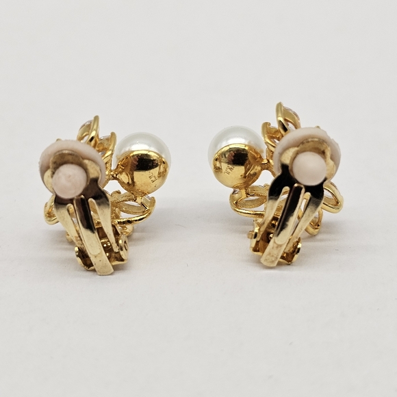 Vintage KJL Signed Kenneth Jay Lane Clear Rhinestone Cluster Pearl Clip Earrings - Picture 4 of 7